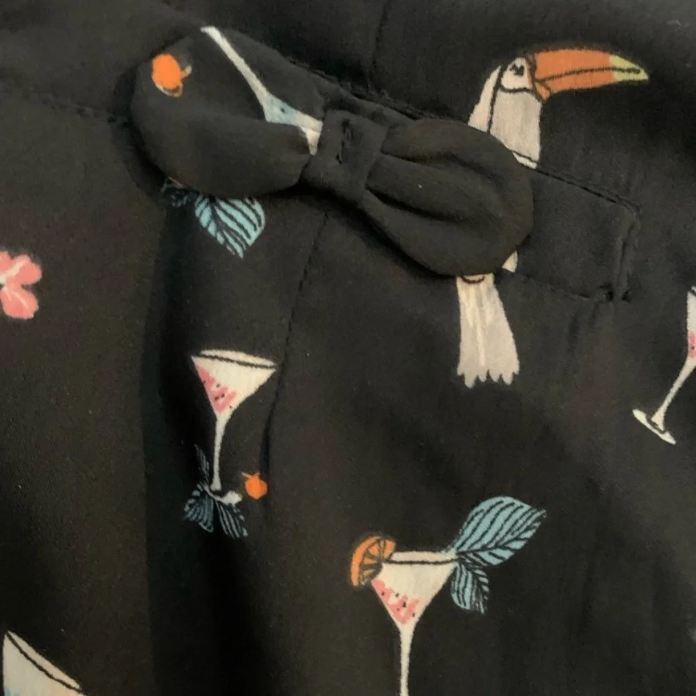 Yumi Bow Toucan Martini Shorts - 4 Pockets - US 2/4 - NEW